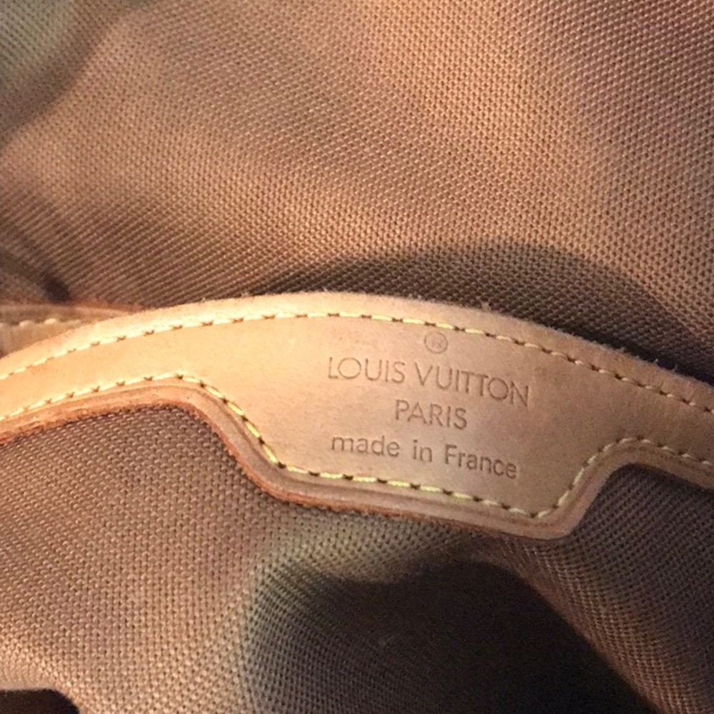 LOUIS VUITTON UNISEX BACK-PAC W/ADJUSTABLE SHOULDER STRAPS & OUTSIDE ZIP STORAGE - Picture 11 of 16